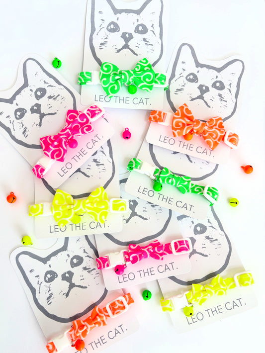 にゃんこ様用　蝶ネクタイ　ネオン　唐草